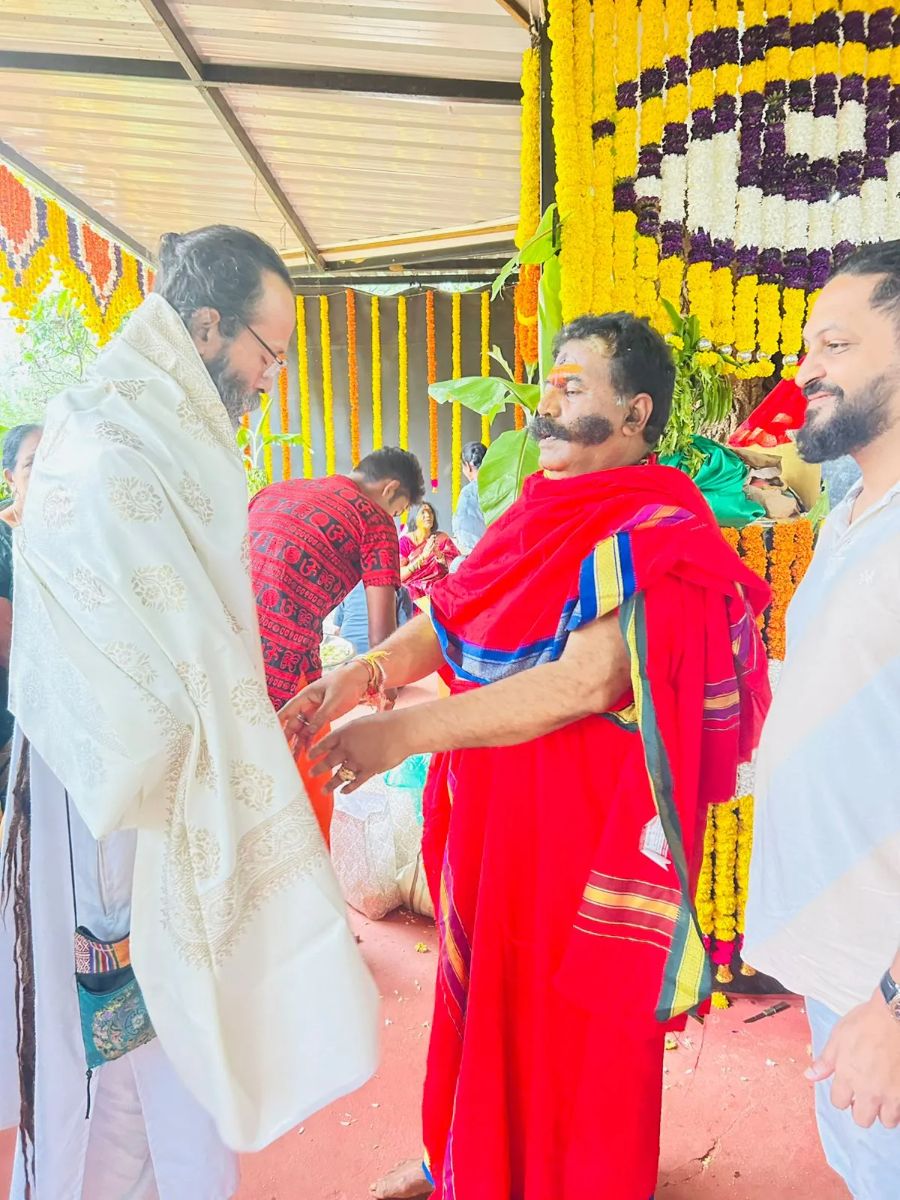 Himalyan Yogi at Heli Chamundeshwari Temple